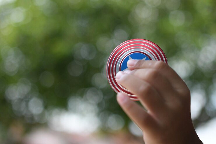 Foto spinner de agitação de mão cortada