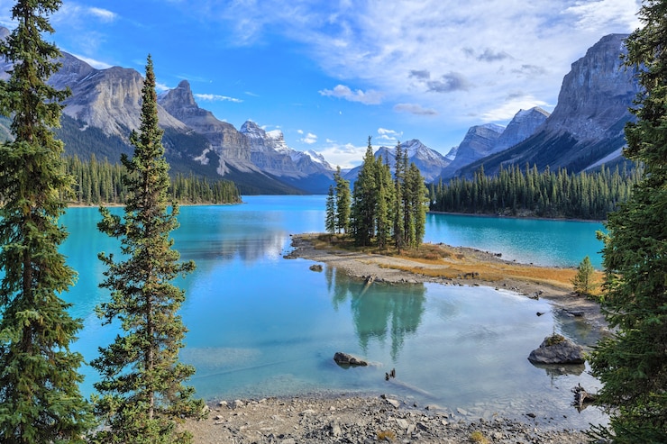 Foto spirit island no parque nacional maligne lake jasper alberta, canadá