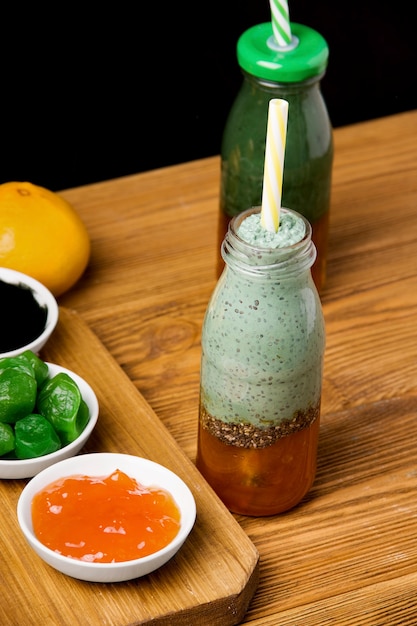 Spirulina e geléia de coquetel em uma garrafa
