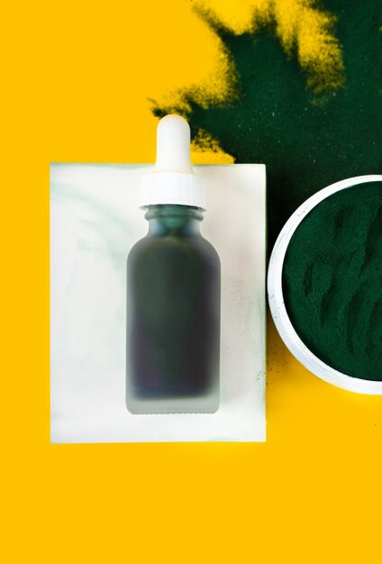 Spirulina verde, máscara de limpeza facial diy e ingredientes spa, cosméticos, beleza e cuidados com o corpo