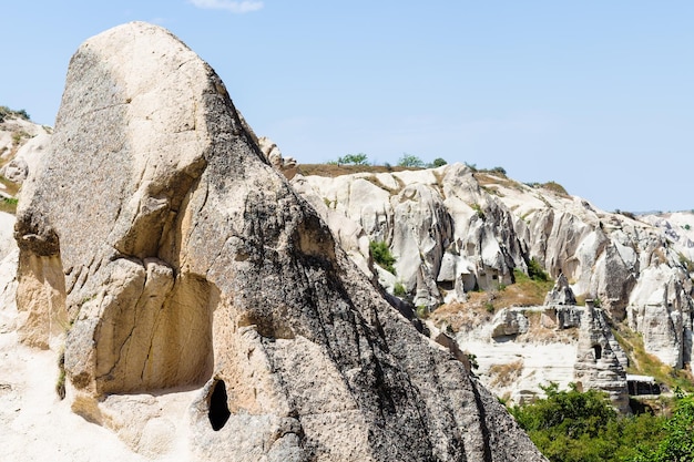 Spitze der alten Höhlenkirche in der Nähe der Stadt Göreme