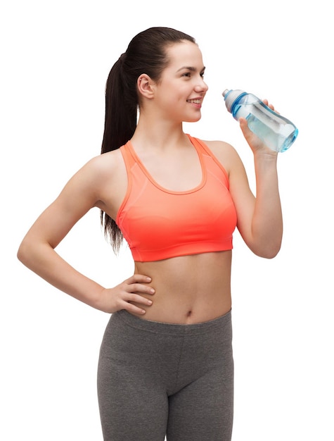 Sport, Bewegung und Gesundheitswesen - sportliche Frau mit Wasserflasche