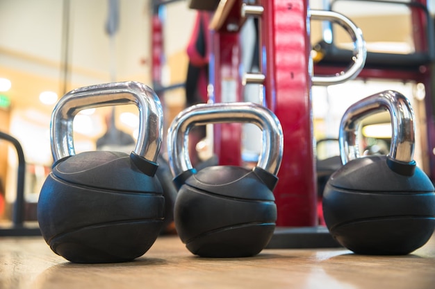 Foto sportgeräte im fitnessstudio