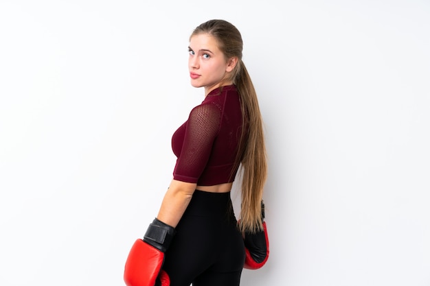 Sportjugendlichmädchen mit Boxhandschuhen