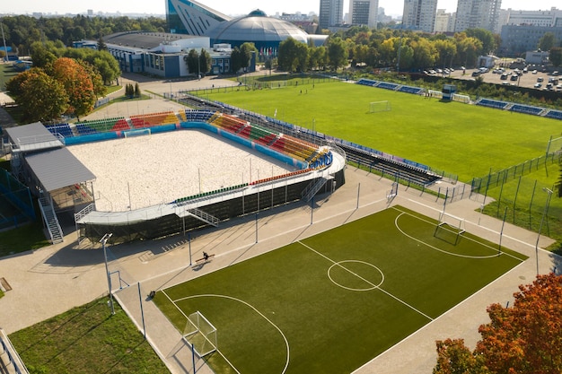 Sportkomplex im Zentrum von Minsk mit Außensportplätzen für Spiele. Weißrussland