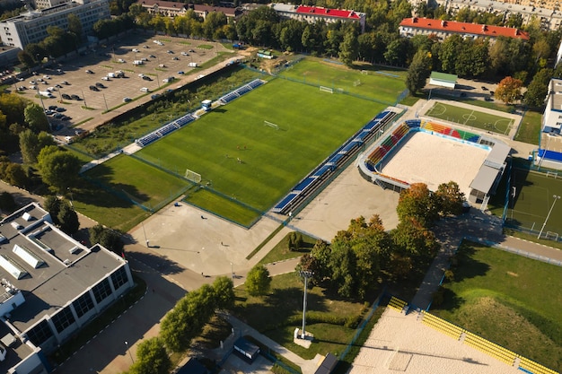 Sportkomplex im Zentrum von Minsk mit Außensportplätzen für Spiele. Weißrussland