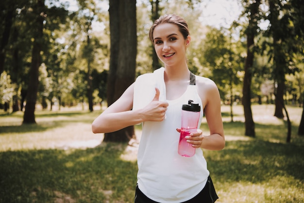 Sportlerin nach dem Training im Green City Park