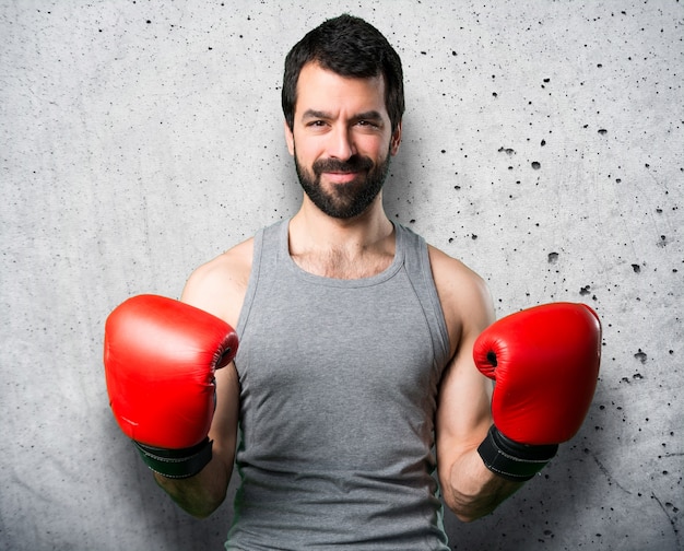 Sportman mit Boxhandschuhen