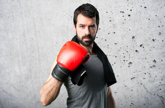 Sportman mit Boxhandschuhen