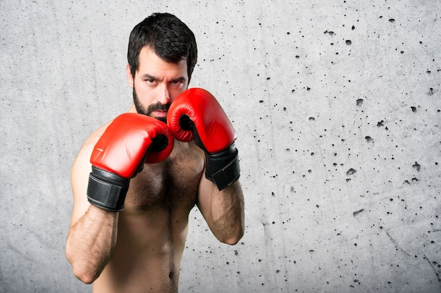 Sportman mit Boxhandschuhen