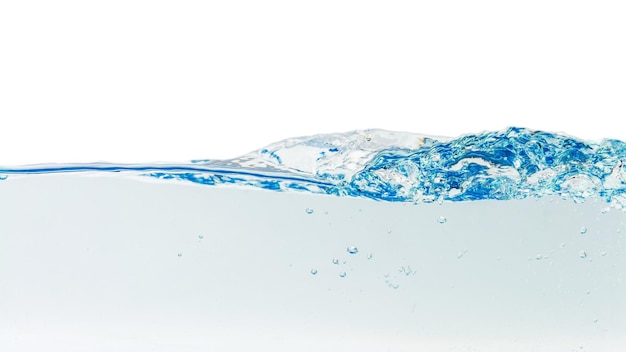 Spritzwasser mit Luftblasen isolierter Hintergrund Beschneidungspfad