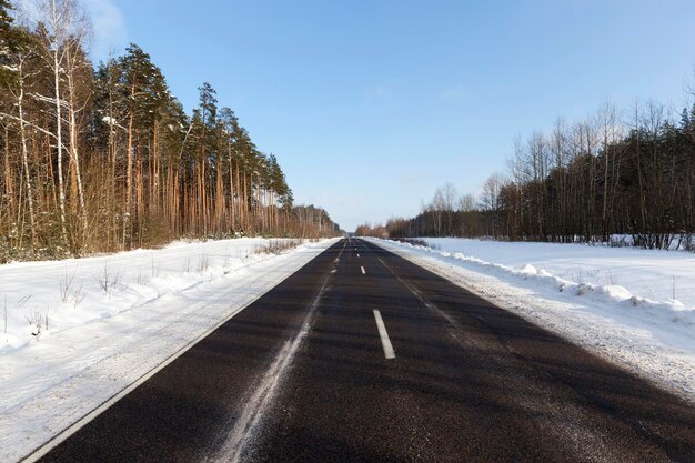 Spuren nach der Fahrt auf der Straße