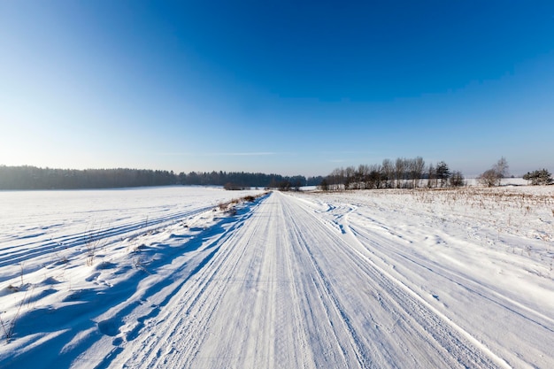 Spuren nach der Fahrt auf der Straße