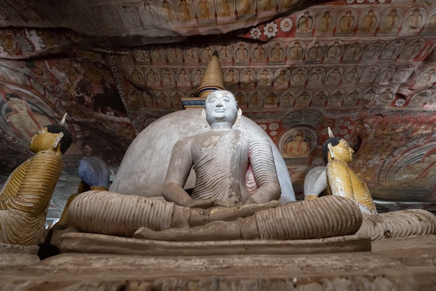 Sri lanka Dambulla cueva real y templo de oro sitios de patrimonio mundial de la unesco lugar famoso para turistas en el centro de Sri Lanka