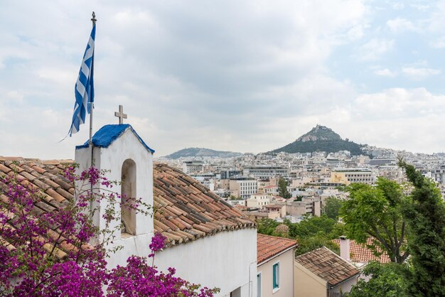 St. George auf der Klippenkirche im antiken Viertel Anafiotika in Athen