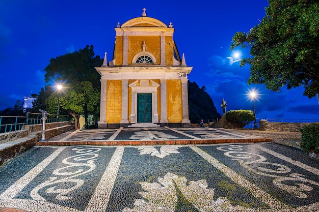 St.-Georgs-Kirche in Portofino bei Nacht