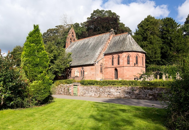 St. Hilary Kirche Erbistock von River Dee