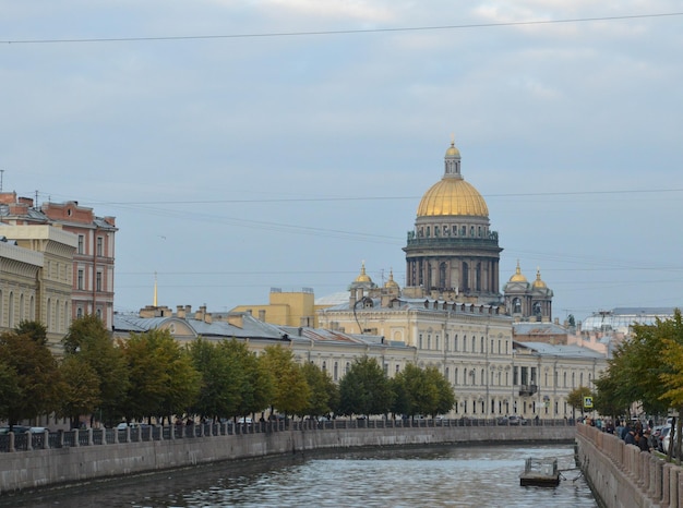 St. Isaaks-Kathedrale in St. Petersburg Frühling in Russland Kathedrale im Zentrum von St. Petersburg