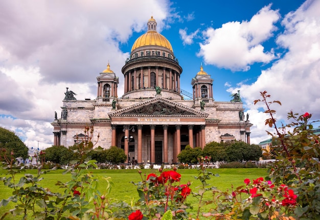 St. Isaaks-Kathedrale in St. Petersburg, Russland. Blick auf die Stadt mit berühmten Sehenswürdigkeiten