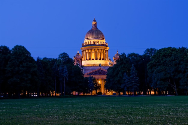 St. Isaakskathedrale Sankt Petersburg in weißer Nacht