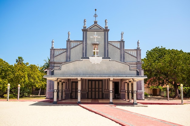 St. Laurentius-Kirche in der Stadt Talaimannar. Talaimannar liegt an der Nordwestküste der Insel Mannar und etwa 29 km von der indischen Stadt Dhanushkodi entfernt.