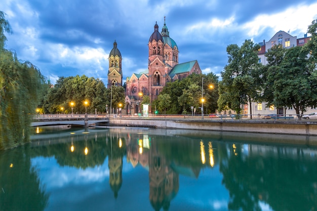 St. Lukas rosa Kirche München