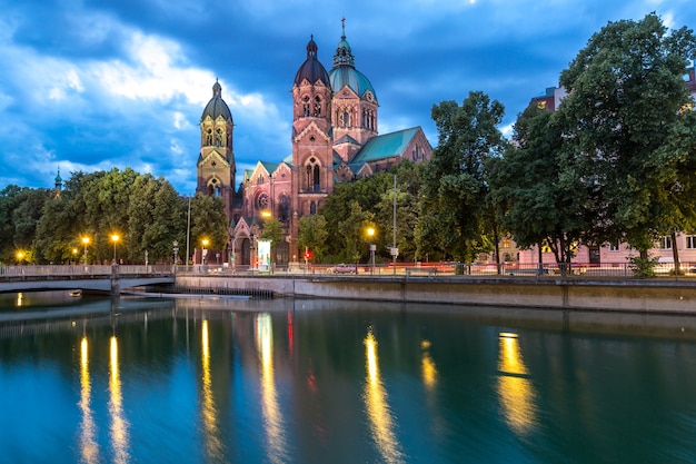 St. Lukas rosa Kirche München