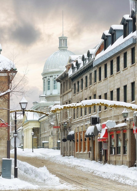 St Paul Street en OldMontreal después de una tormenta de nieve Marche Bons