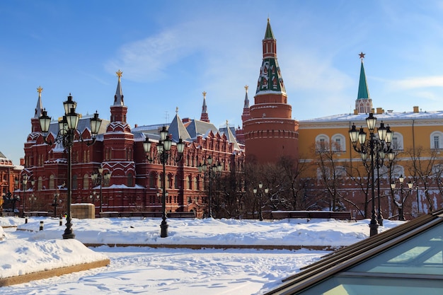 Staatliches Historisches Museum in Moskau am sonnigen Wintermorgen