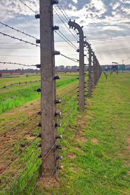 Stacheldraht im Konzentrationslager Auschwitz-Birkenau, Polen.