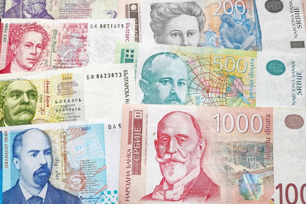 Stack de Lev búlgaro e Dinar sérvio