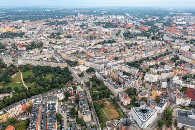 Stadt Breslau von oben. Viele Häuser