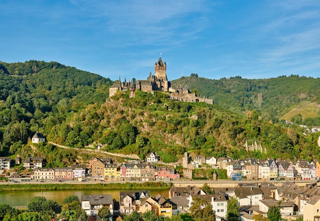 Stadt Cochem in Deutschland an der Mosel mit Reichsburg