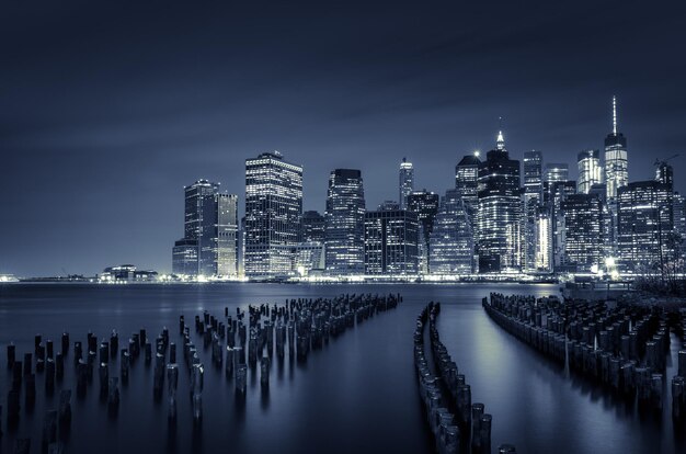 Stadt-Nacht-Skyline