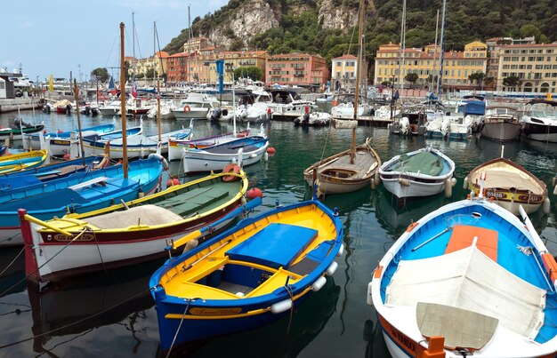 Stadt Nizza Bunte Boote