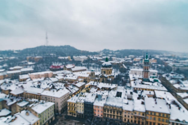 Stadtansicht der alten europäischen Stadt zur Winterzeit