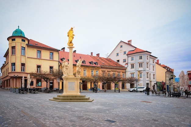 Stadtbild mit Hauptplatz der Altstadt von Celje in Slowenien. Architektur in Slowenien. Reisen