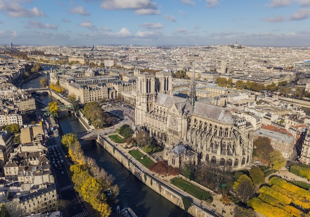 Stadtbild von Paris. Luftaufnahme der Kathedrale Notre Dame de Paris
