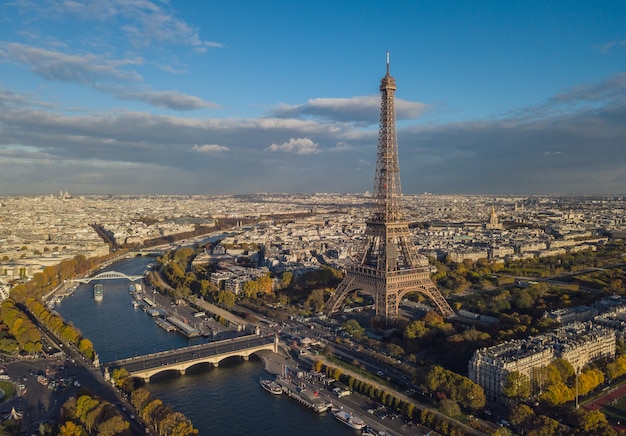 Stadtbild von Paris. Luftaufnahme des Eiffelturms