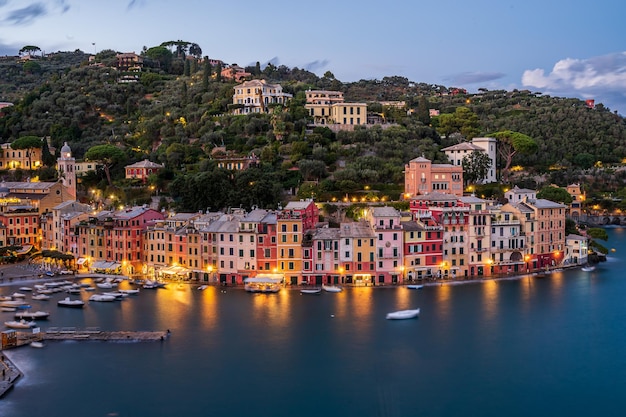 Stadtbild von Portofino bei Nacht