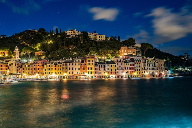 Stadtbild von Portofino bei Nacht