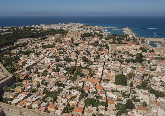 Stadtbild von Rhodos, Griechenland. Luftaufnahme von Drohne