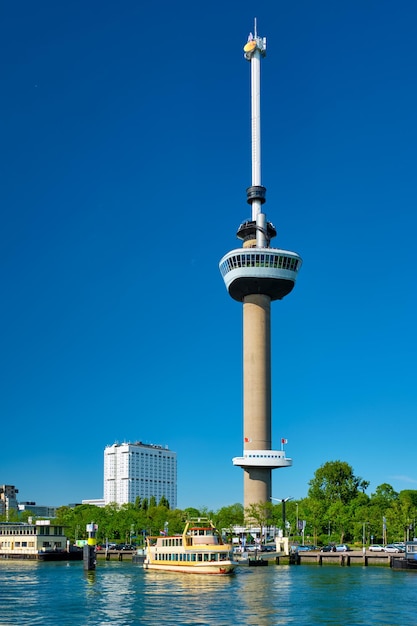 Stadtbild von Rotterdam mit Euromast und Nieuwe Maas