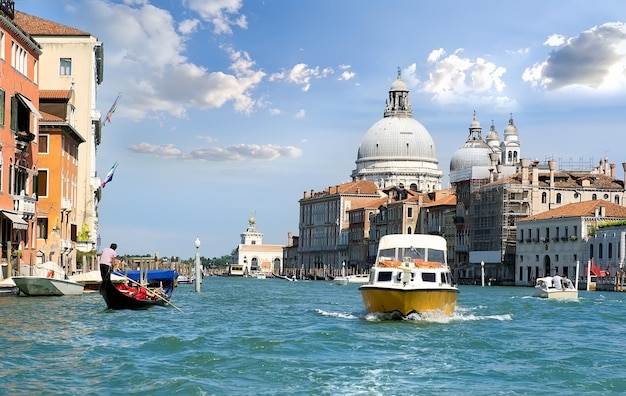 Stadtbild von Venedig am sonnigen Sommertag, Italien