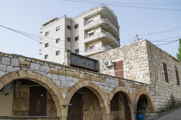 Stadtgebäude, Wohnungen im Libanon-Dorf verlassen