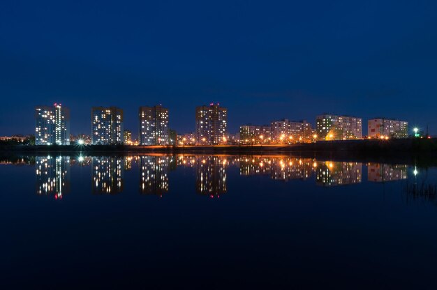 Stadtlandschaft am Abend