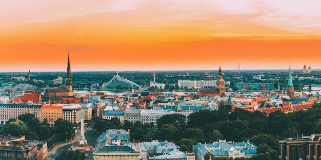 Foto stadtlandschaft gegen den himmel bei sonnenuntergang