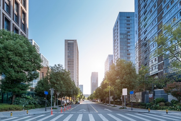 Städtische moderne Gebäudestraße