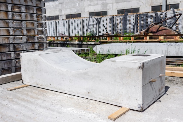 Stahlbetonblock für den Bau von Ingenieurbauten