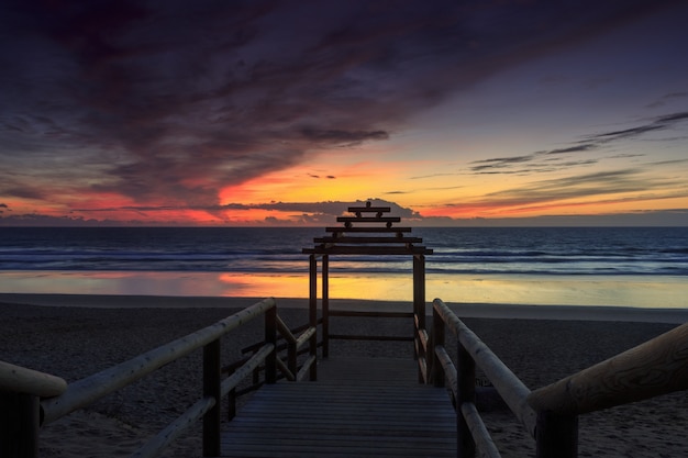 Stairway zum Strand bei Sonnenuntergang